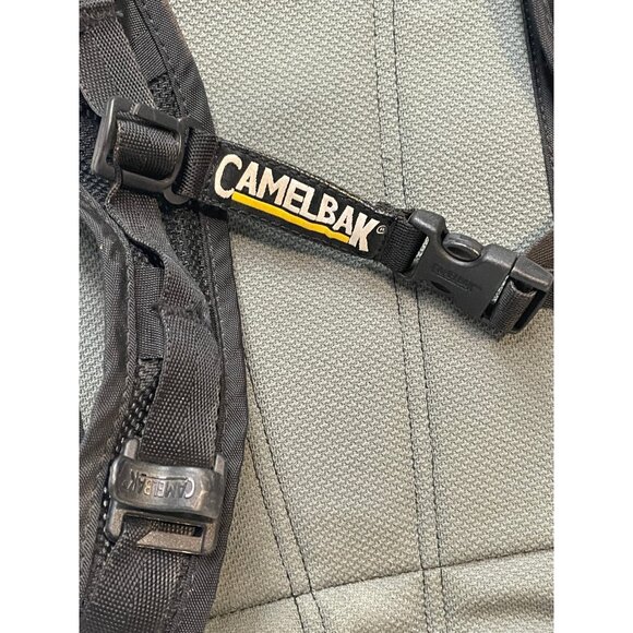 CamelBak Classic hiking backpack bike run hike no bladder 17" x 8" gray red - Picture 6 of 12